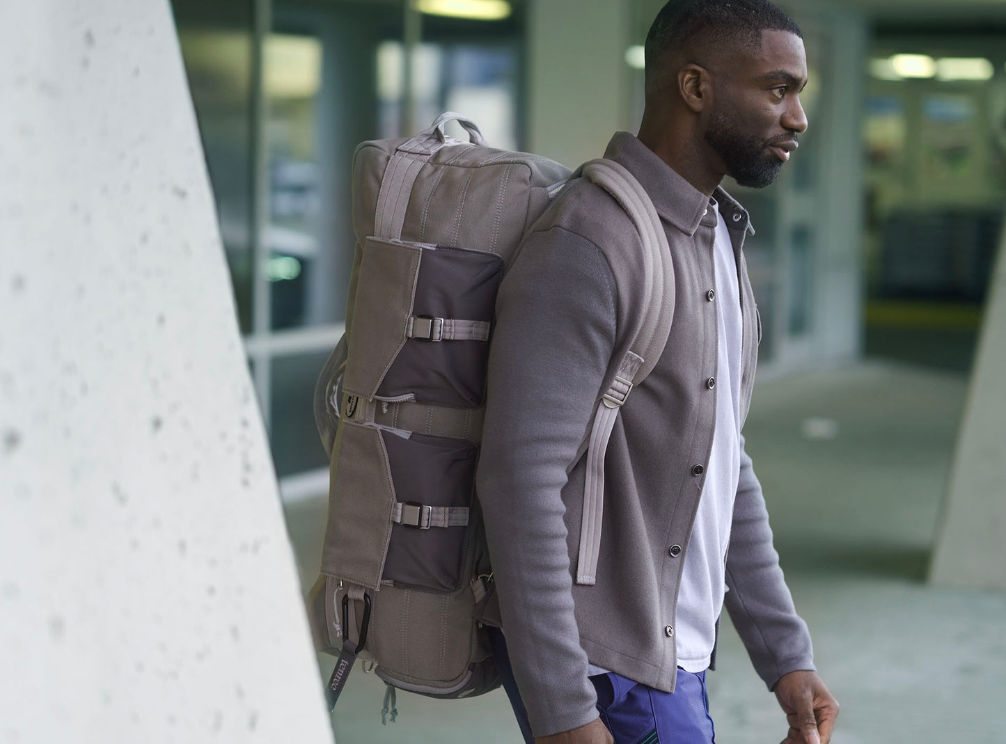 Tennis Duffel in Concrete